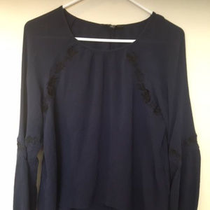 Simply Vera women's top, size medium, color: navy